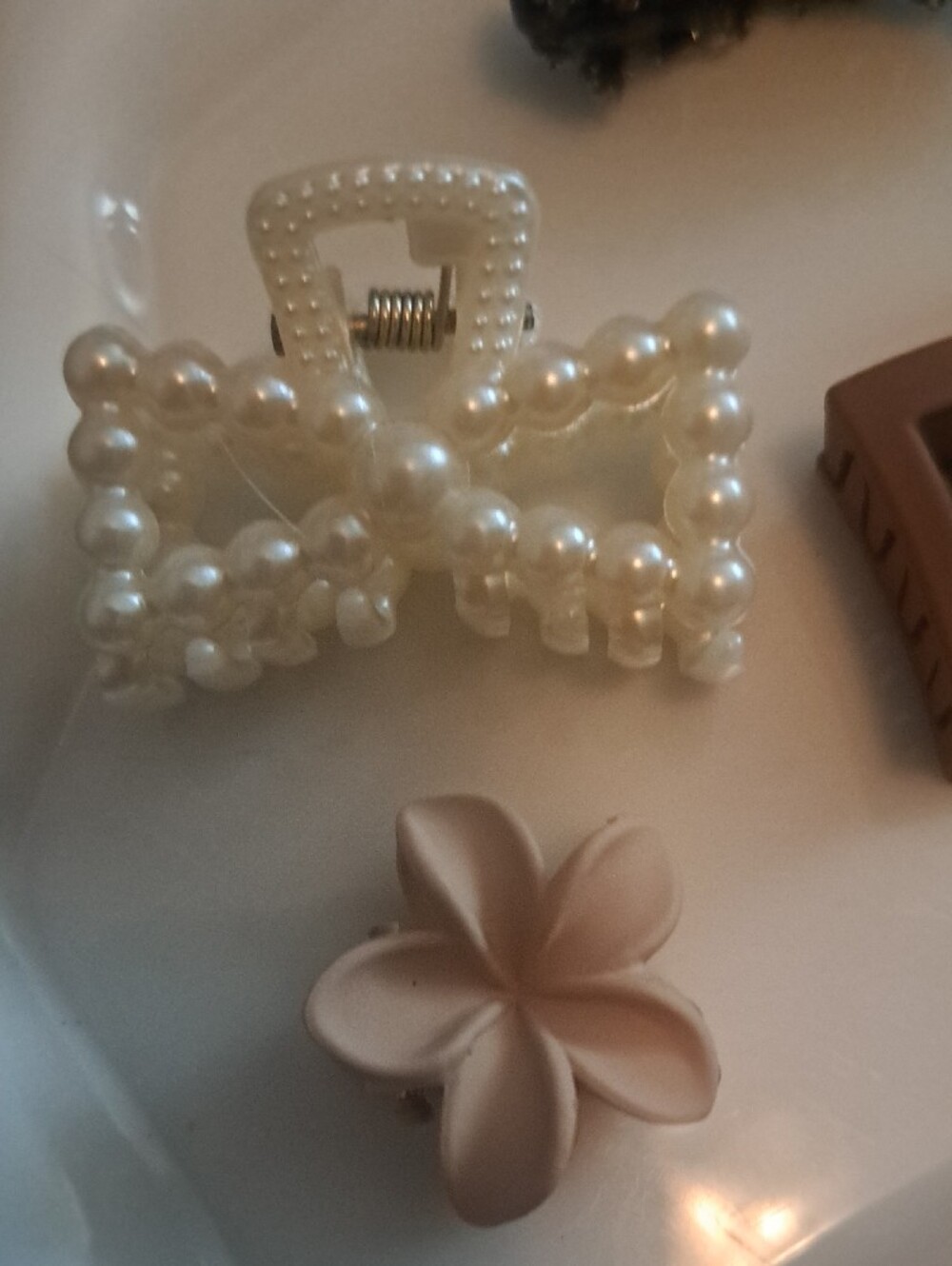 5-Piece Mixed Hair Claw Clip Set Glitter Pearl Bow Flower Matte Butterfly New - Picture 3 of 6